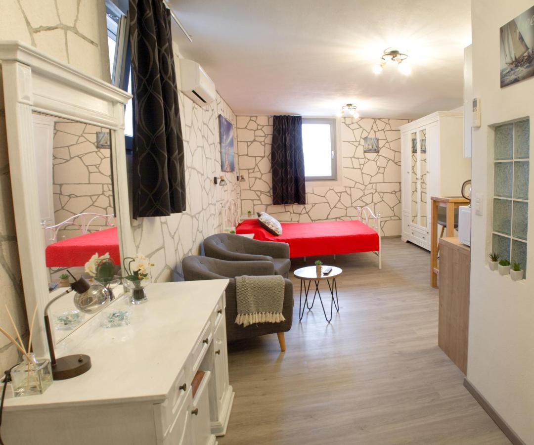 Apartment A&d *
