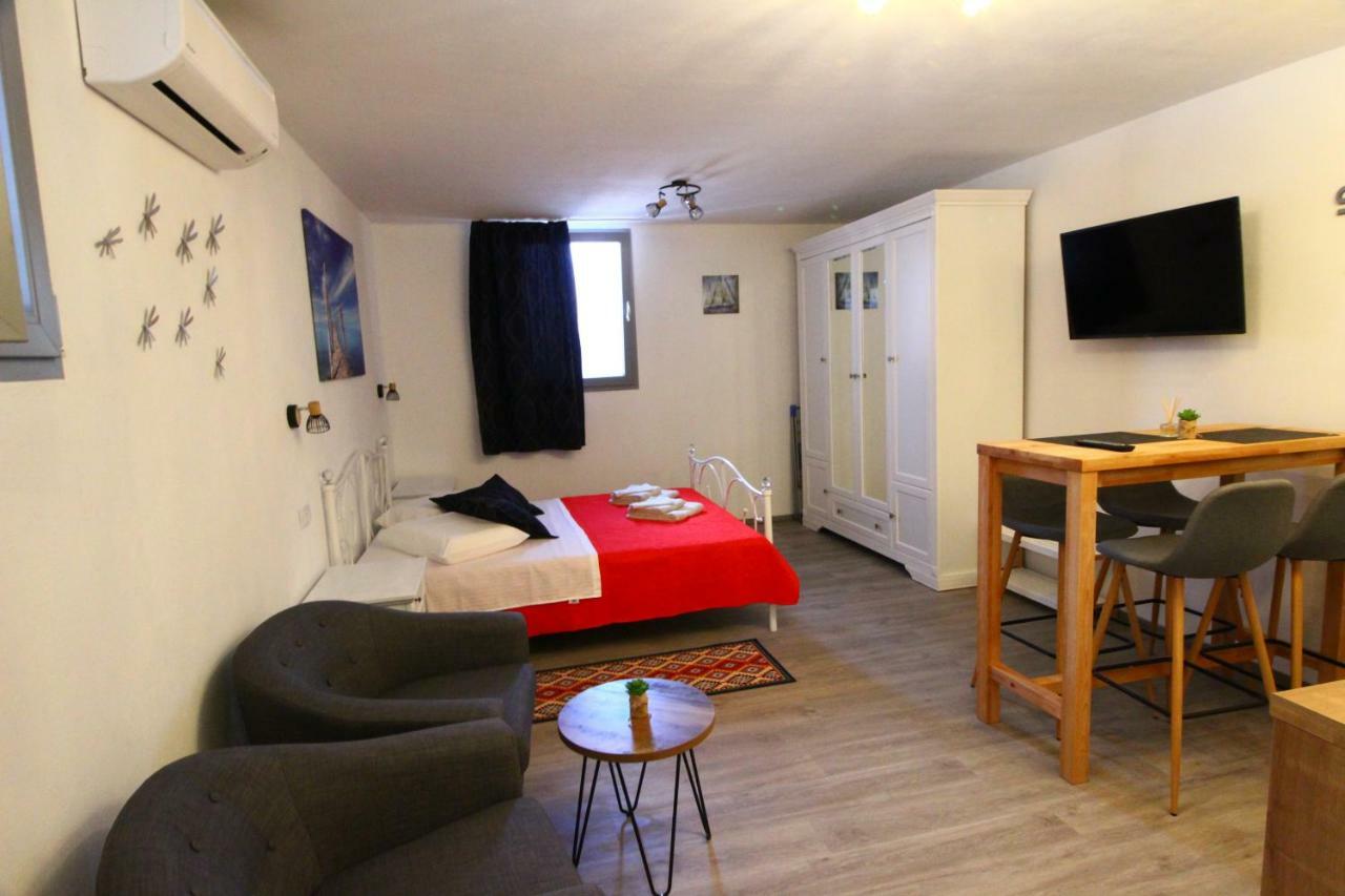 Apartment A&d *